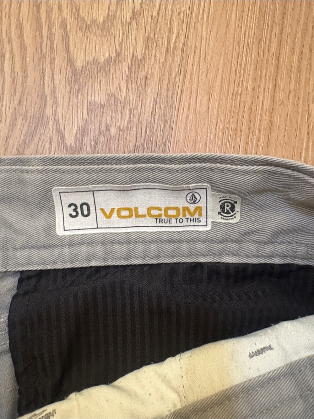 Volcom Men’s Chino Shorts TRIO - Black, Khaki, Light Gray (size 30) - Picture 5 of 9